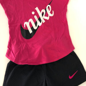 Nike girls shirt & shorts age 3-4