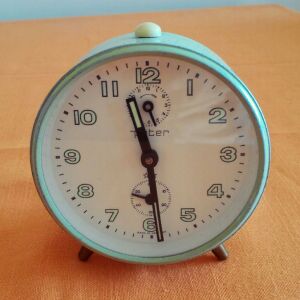 Ρολόι Peter MADE IN GERMANY, επιτραπέζιο κουρδιστό με ξυπνητήρι. Συνεχή λειτουργία 43 ωρών.
