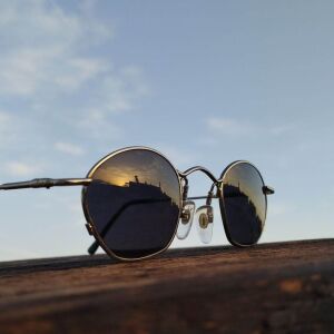 Vintage γυαλιά ηλίου αντρικά με μπλέ φακούς.