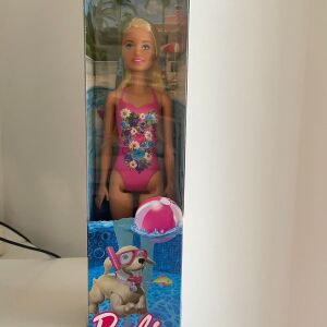 Barbie κούκλα ΠΑΡΑΛΙΑ με μαγιό φούξια και λουλούδια κλειστό κουτί Mattel