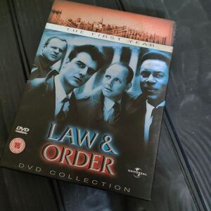 Law And Order - The First Year Συλλεκτικη Κασετινα
