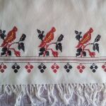 Παραδοσιακό κρητικό σεμέν με κόκκινα πουλιά από το κατάστημα της Καστρινογιάννη