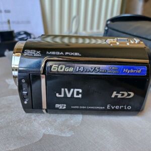 Βιντεοκάμερα JVC Everio GZ-MG465 BE, σκληρού δίσκου 60GBκαι 32X OPTICAL ZOOM. Με τηλεχειριστήριο , θήκη, βιβλίο οδηγιών και όλα τα παρελκόμενα. Αγοράστηκε το 2011. Άριστη λειτουργία