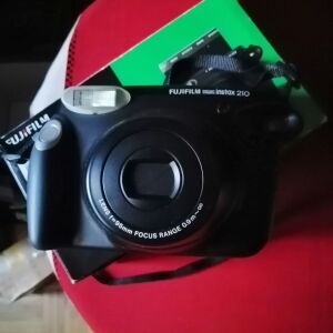 Polaroid Fujifilm instax 210