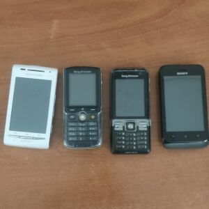 4 Sony Ericsson + 1 Nokia για ανταλλακτικά