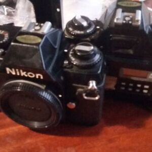 2  σώματα Nikon 301 σε άριστη λειτουργία
