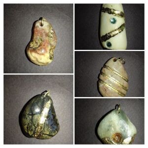 5 μενταγιόν από φυσική πέτρα με χρυσό