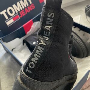 Παπούτσια Tommy Hilfiger