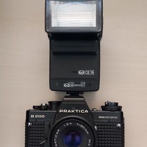 Praktica B200 Electronic 35mm SLR FILM Camera With Pentacon 1:2:4 F=50mm MC Lens + Computerblitzgerät - Elite CB36  IFS-Modul FLASH