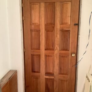Πώληση ξύλινης πόρτας