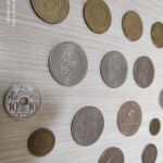 31 διαφορετικά ελληνικά νομίσματα, λεπτά και δραχμές.