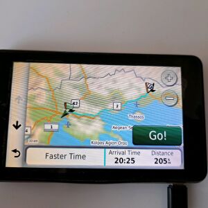 GARMIN GPS NUVI full set.  Σε άριστη κατάσταση και ποιότητα.  thin size.