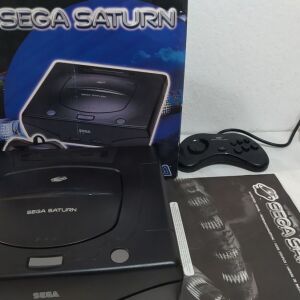 Sega Saturn ΣΤΟ ΚΟΥΤΙ ΤΟΥ, κομπλε, αριστη κατασταση, για συλλεκτη
