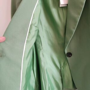 Καινούριο σακάκι σε χρώμα πράσινο.