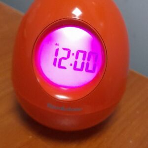 Ρολόι-Ξυπνητήρι-Χρονόμετρο-Θερμόμετρο επιτραπέζιο