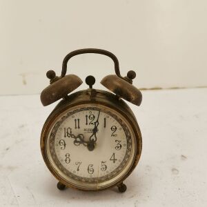 μικρό ρολόι εποχής vintage κομμάτι συλλεκτικό