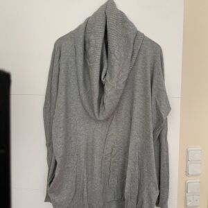 Modal international από Victoria’s Secret πουλόβερ με κασμίρ και πλαϊνές τσέπες μέγεθος μεγάλο