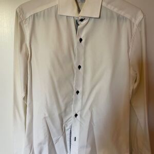 Λευκό πουκάμισο (small)