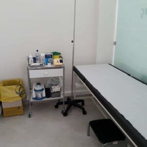 Ιατρικό κρεβάτι με τροχήλατο και σκαλοπάτι