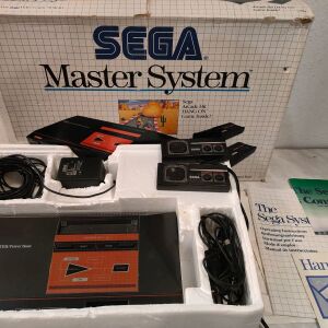 Sega Master System 1η εκδοση ΣΤΟ ΚΟΥΤΙ ΤΟΥ, κομπλε, αριστη κατασταση, για συλλεκτη