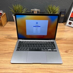 Apple MacBook Pro 13 (2019) i5/8/256GB (touchbar) - Silver