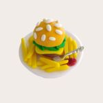 Δαχτυλίδι burger με πατάτες τηγανιτές με πολυμερικό πηλό