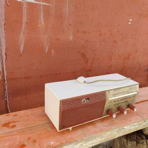 Διακοσμητικό vintage ραδιοφωνακι