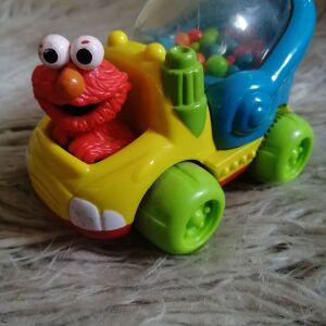 Elmo juggling car