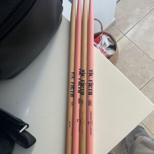 drum sticks & pad