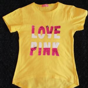 Καλοκαιρινή μπλούζα για κορίτσι 9-11 ετών χρώμα κίτρινο σε άριστη κατάσταση με σχέδιο από παγιέτες που αλλάζουν χρώμα .