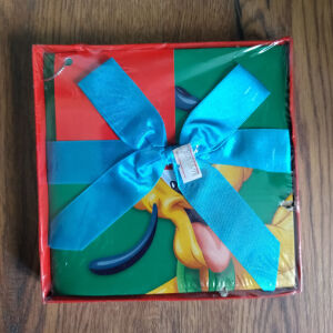 Κουτι δώρου με φιγούρες της Disney.