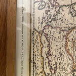 2 χάρτες vintage σε κορνιζα