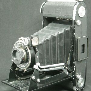 Αντίκα φωτογραφική μηχανή "ZEISS IKON Telma Nettar 515/2" του 1933.