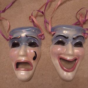 Διακοσμητικές μάσκες δύο μαζί.