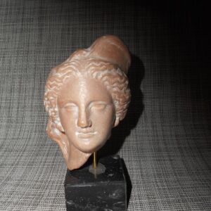 Κεφαλή γυναικείας θεότητας - Μουσείο Μπενάκη