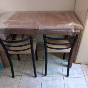 τραπέζι κουζίνας με καρεκλες