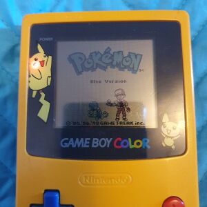 Gameboy Color Pikachu edition με Pokémon Blue
