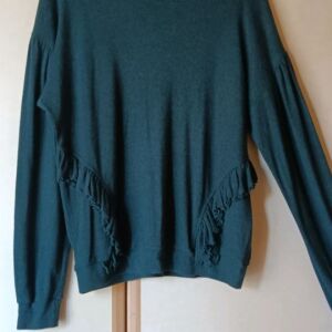 Γυναικείο κυπαρισσί πουλόβερ με λαιμόκοψη και βολάν, Large