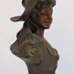 Άγαλμα κοπέλας μεταλλικό, γαλλικό, ενός αιώνα περίπου.