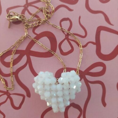 White Viral heart necklace with gold chain