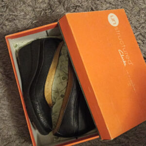 Ανατομικά δερμάτινα παπούτσια Clarks καινούργια στο κουτί τους Νούμερο 37,  (uk 4), στέλνονται με 15ευρω, χωρίς έξοδα αποστολής