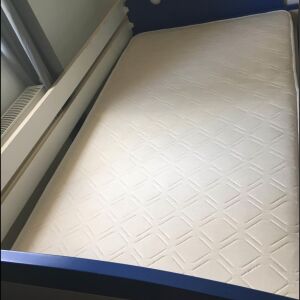 Παιδικό κρεβάτι διαστάσεων 0,90cm*200cm μαζί με το στρωμα (διάστασεις στη φωτο)