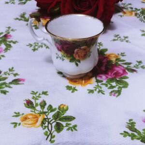 Φλιτζάνι του καφέ Royal Albert "old country roses" bone china England 1973-1993