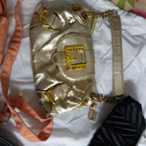 Τσάντα ώμου χρυσό χρώμα