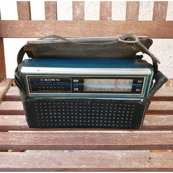 Crown 8 Transistor 2 Band Radio